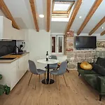 Maki Stone House - Parking On Request !