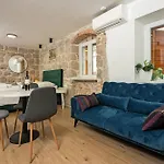 Maki Stone House - Parking On Request !