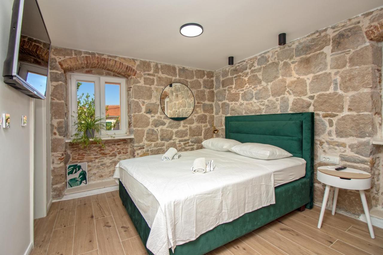 Maki Stone House - Parking On Request ! Split
