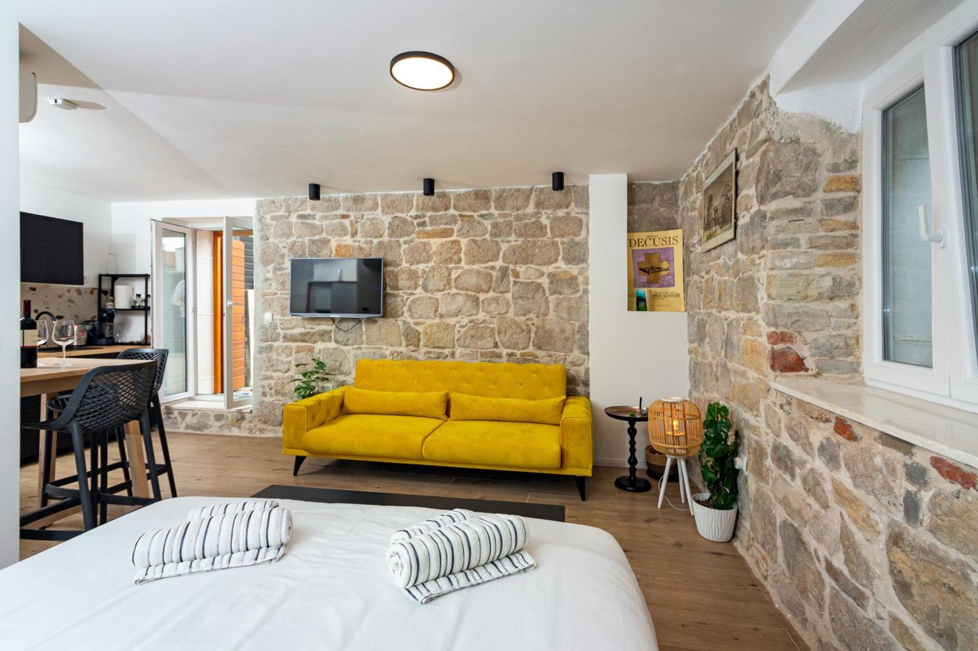 Maki Stone House - Parking On Request ! * Split