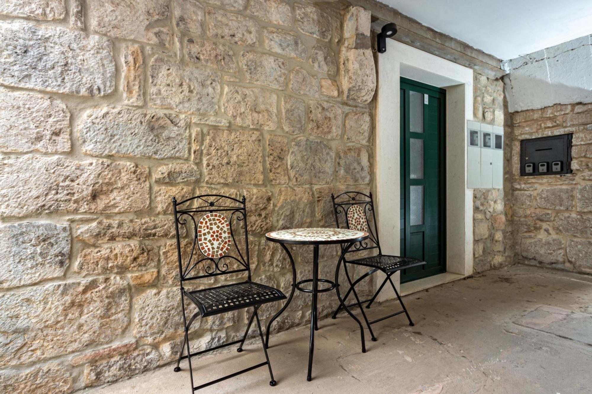 Maki Stone House - Parking On Request ! *